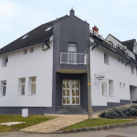 Misleny Home Kozarmisleny Exteriör bild